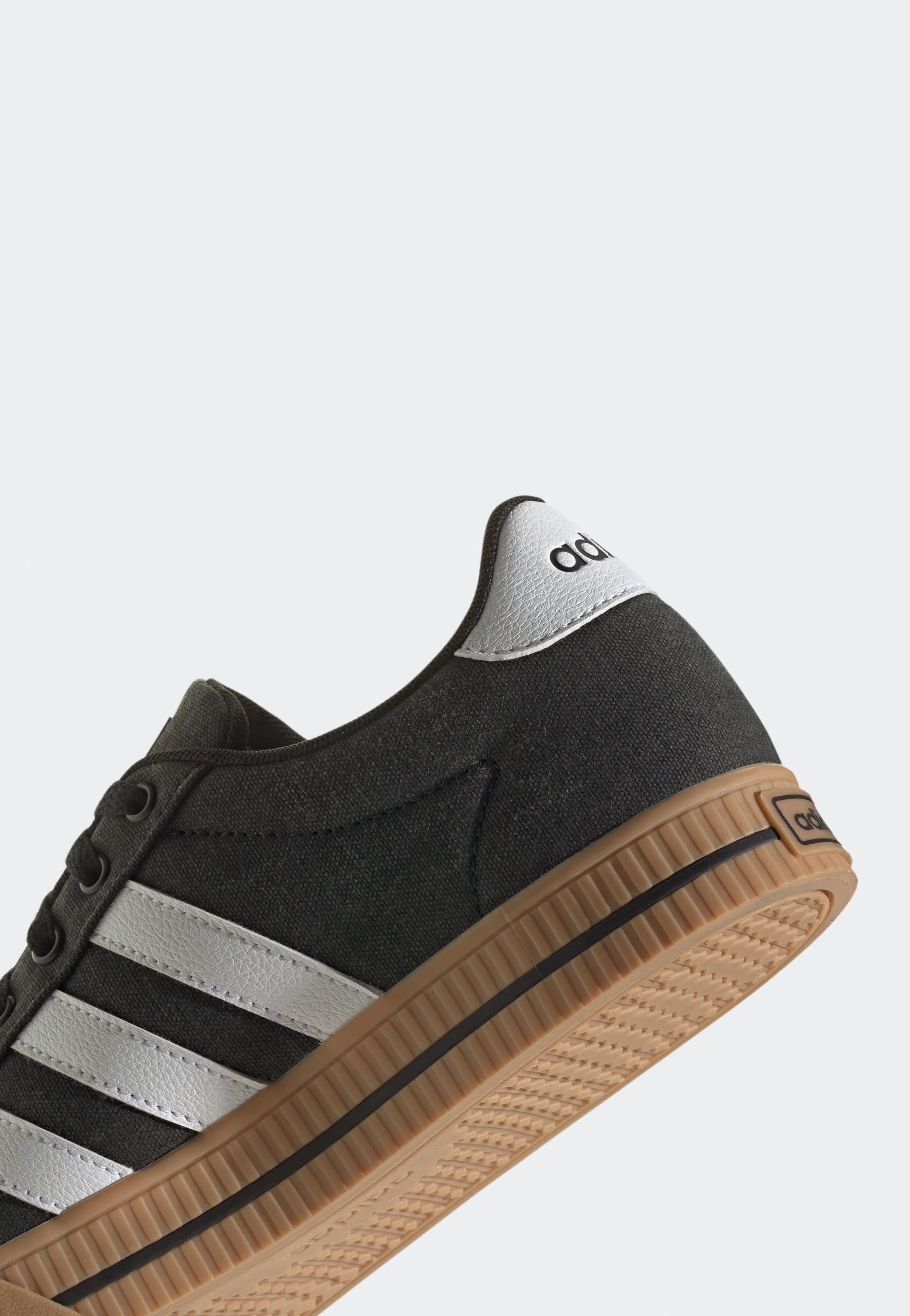 Adidas - Daily 3.0 Cblack/Ftwwht/Gum3 - Shoes