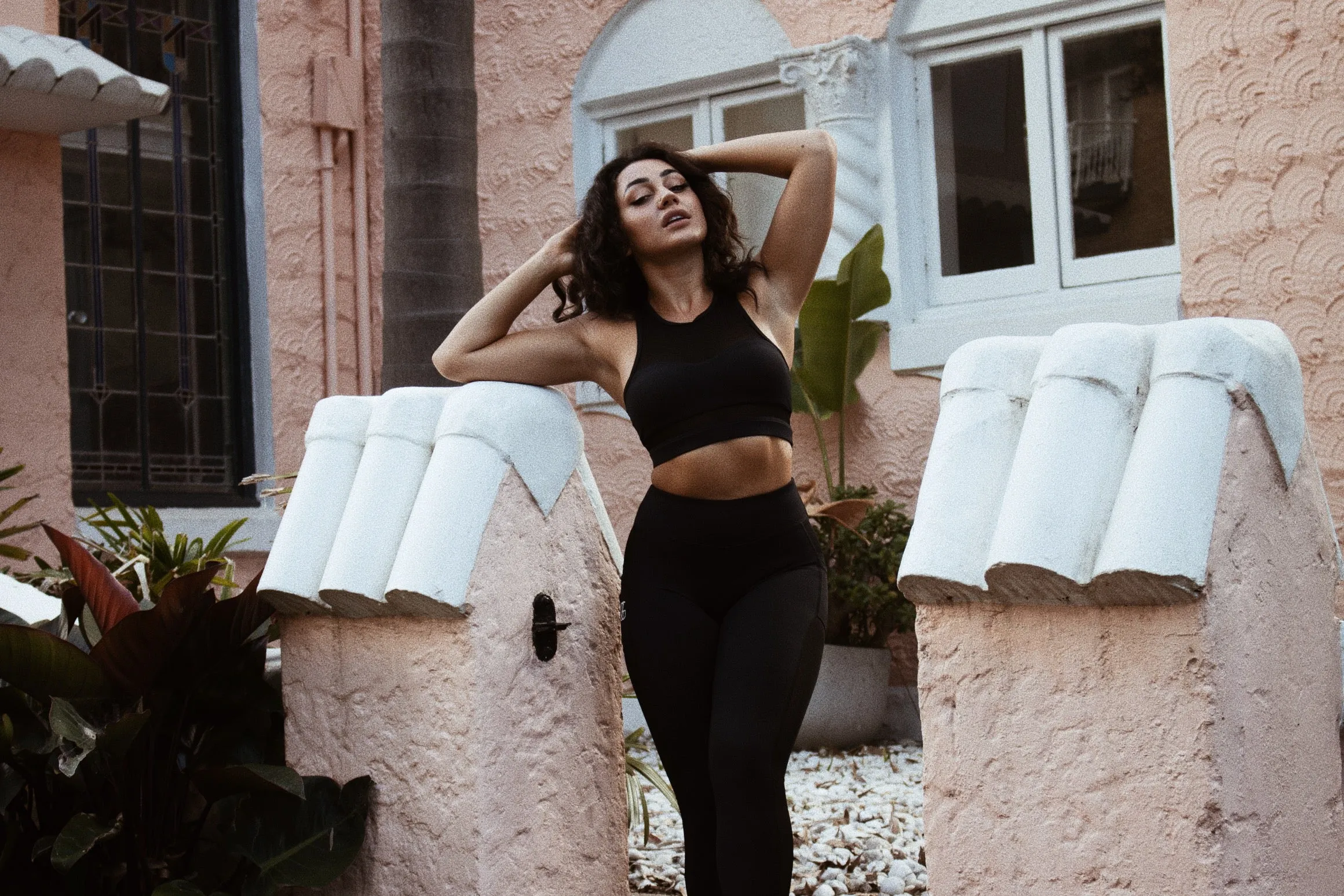 HYBRID MESH CROP // BLACK