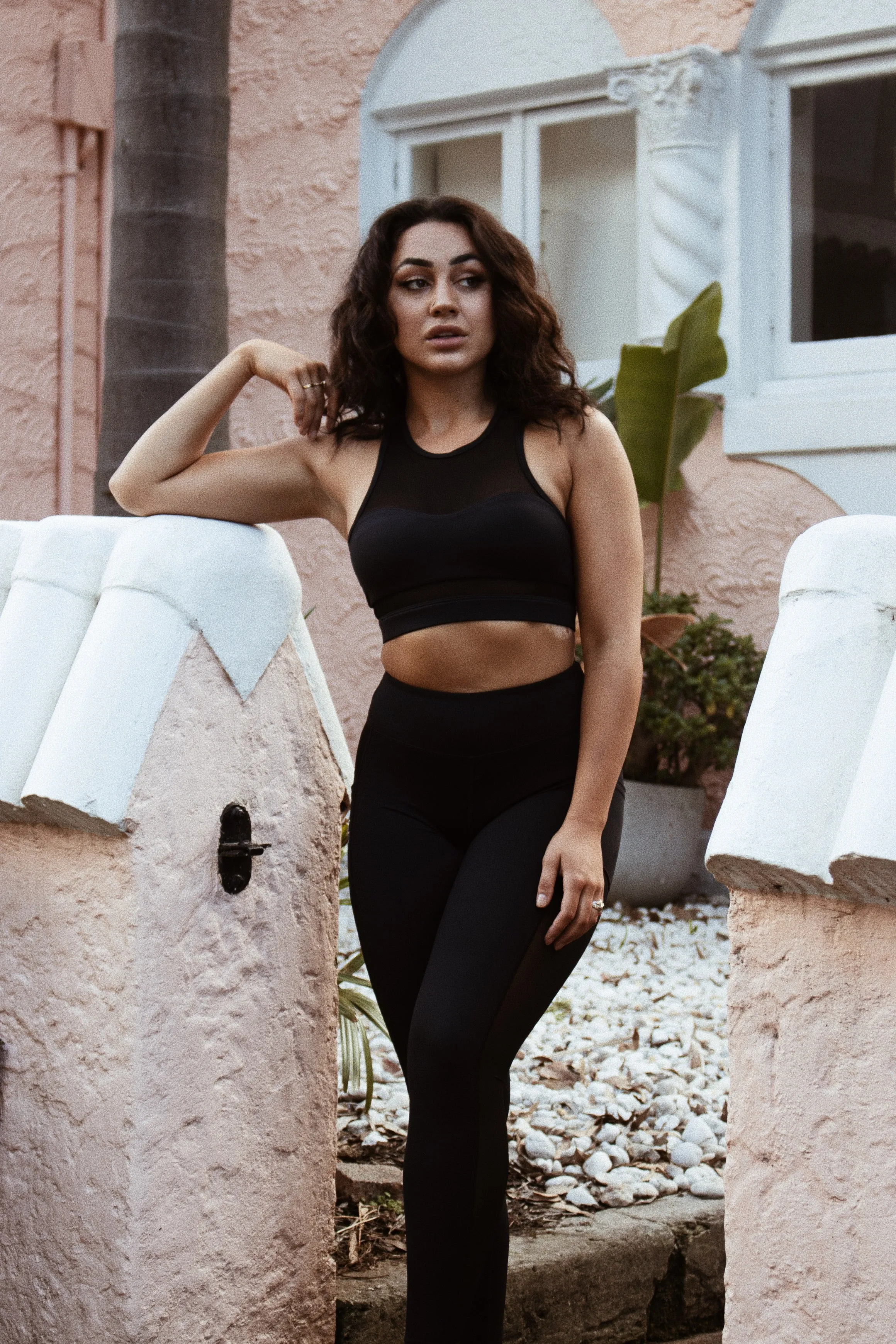 HYBRID MESH CROP // BLACK