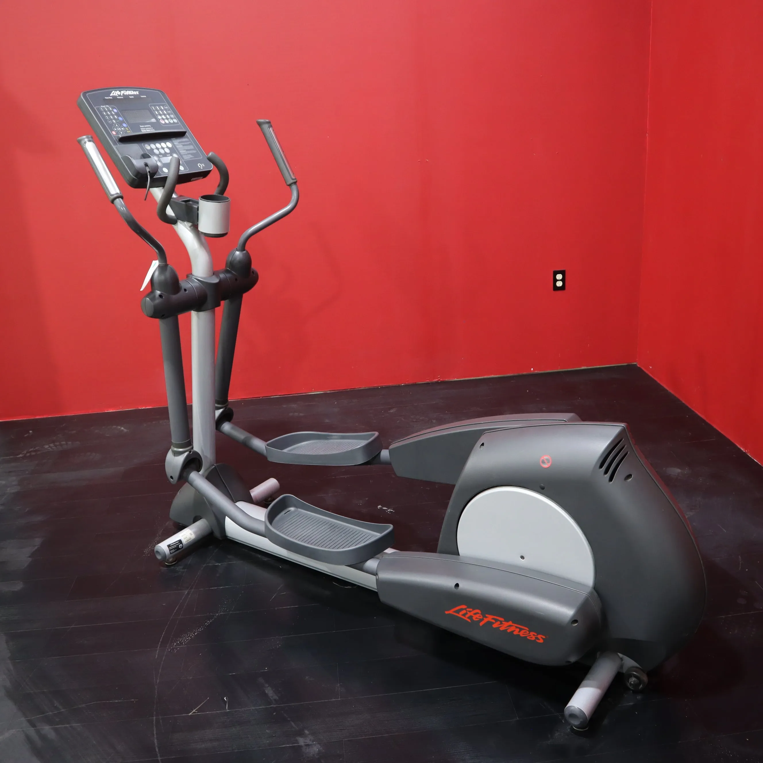 Life Fitness CLSX Integrity Series Elliptical Trainer (Refurbished)