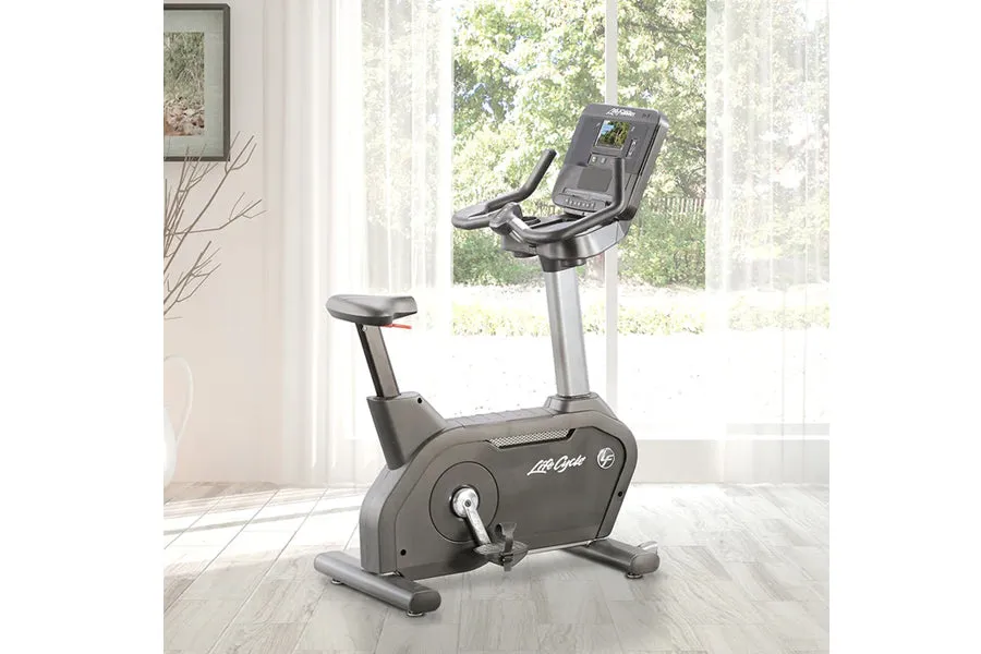 Life Fitness Club Series   (Plus) Upright Lifecycle Bike