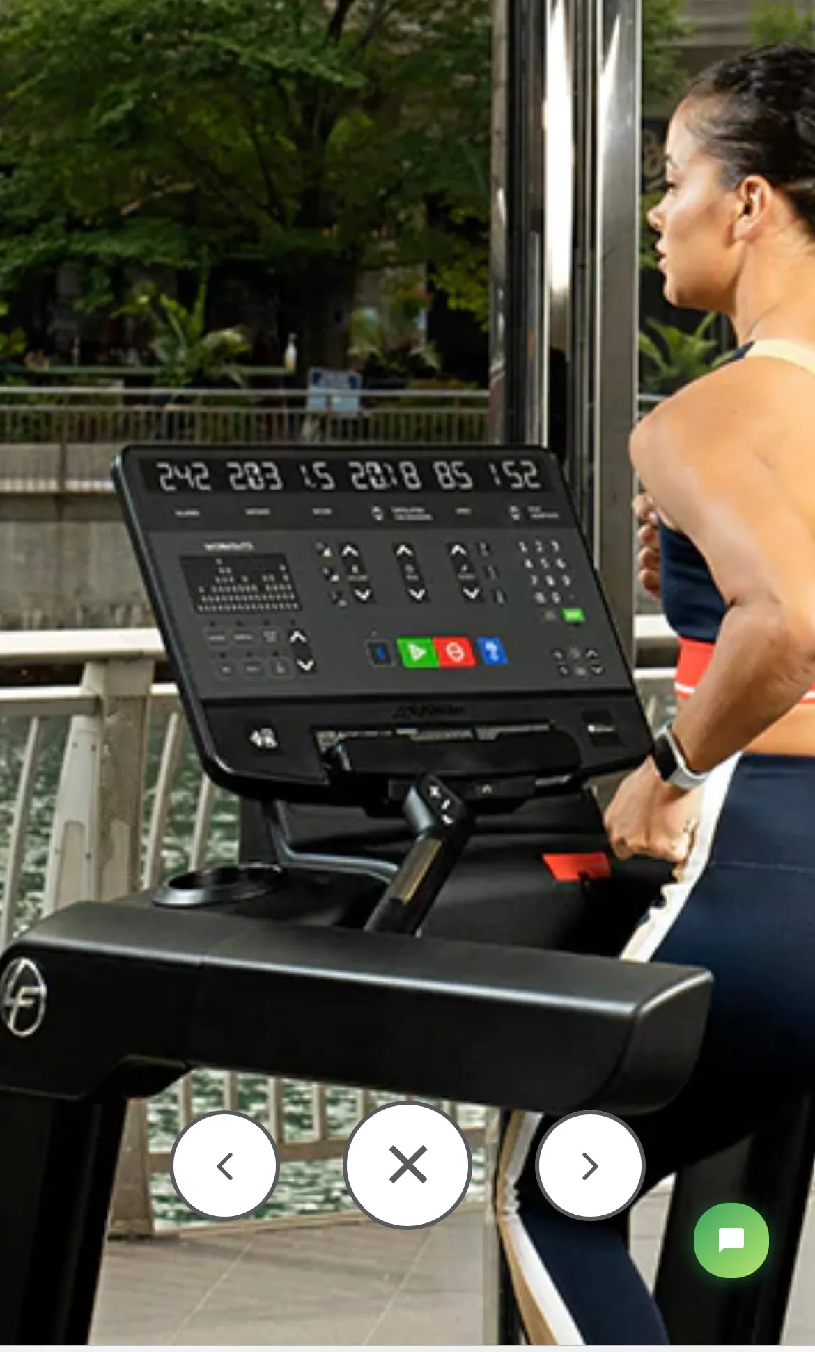 Life Fitness Club Series   Treadmill