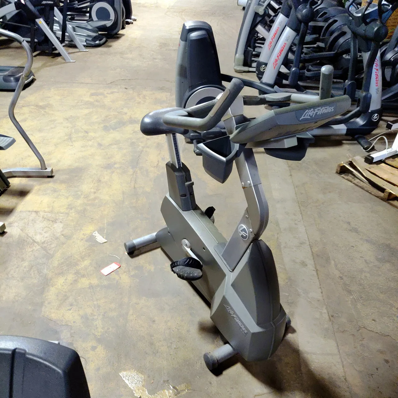 Life Fitness Upright Exercise Bike 93c