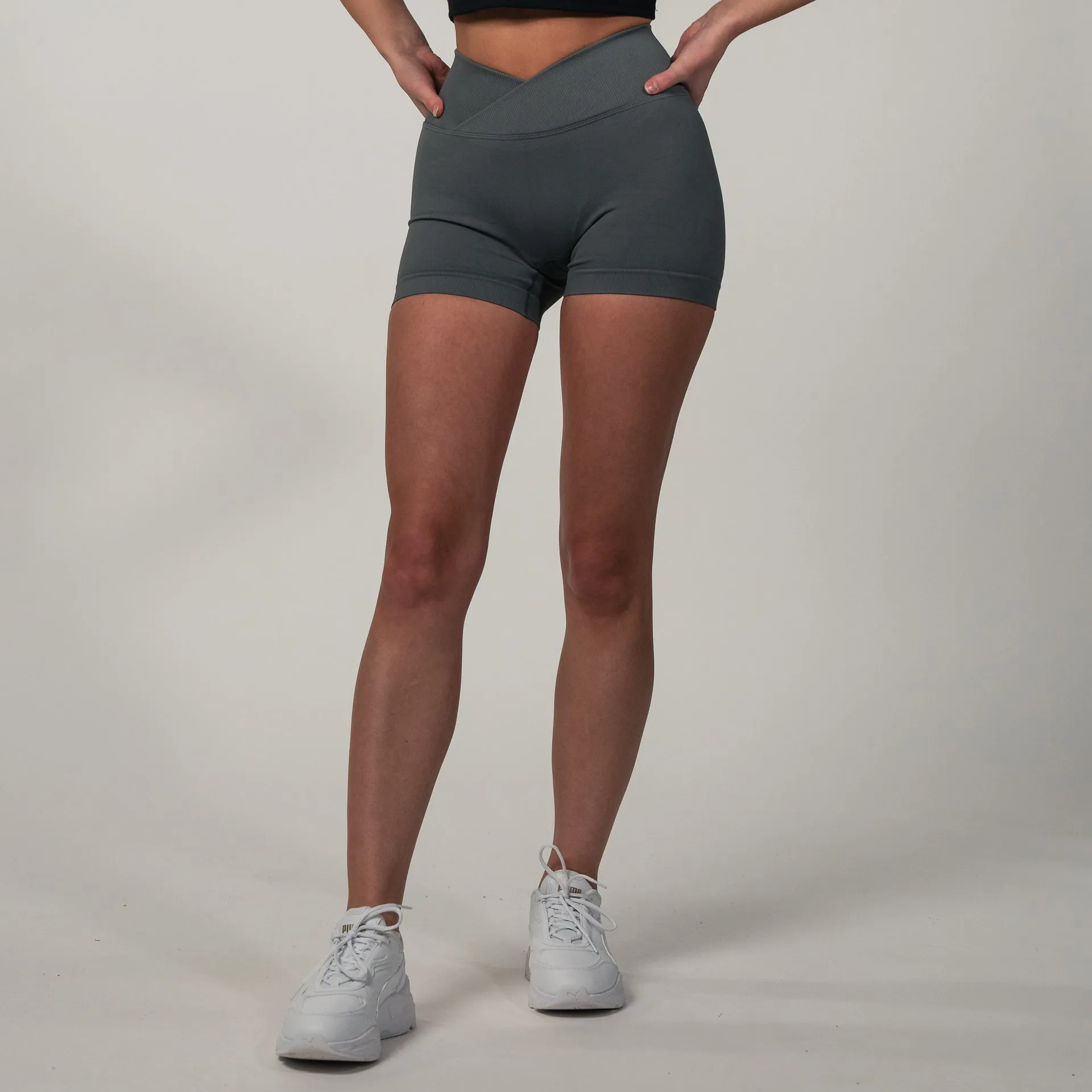 Scrunch VBelt - Dark grey Shorts