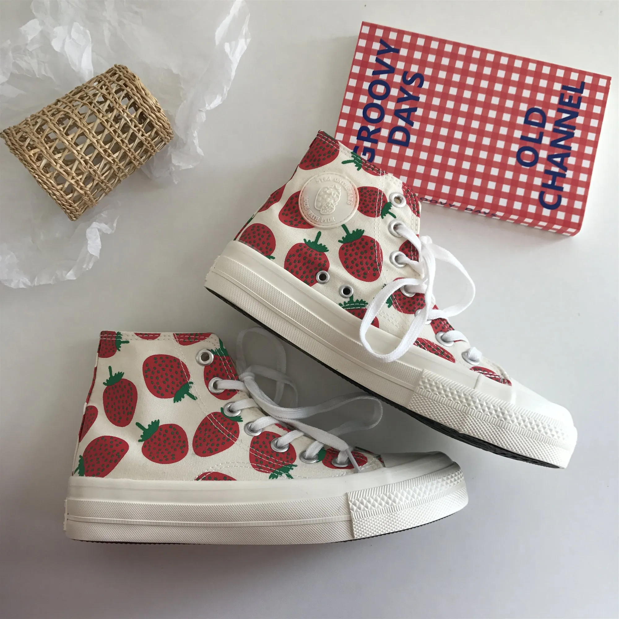 Strawberry Graffiti Canvas Shoes AD11020